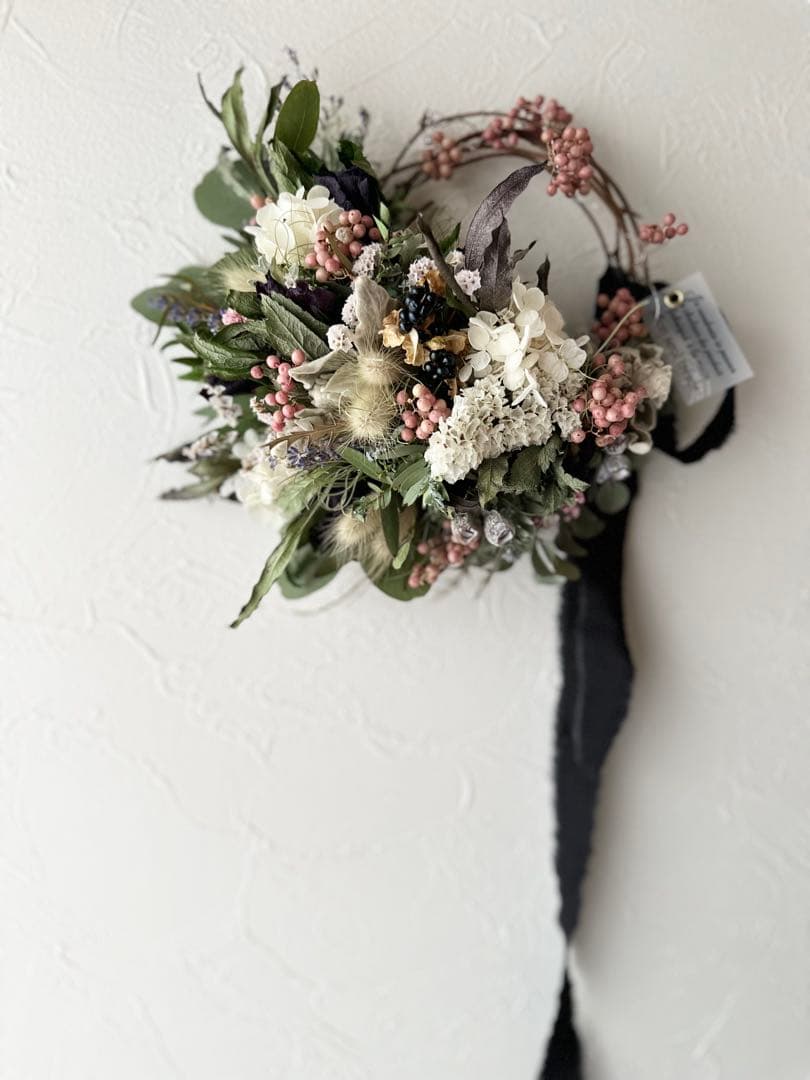 ＊ペッパーベリーとクリスマスローズのピンクのハーフリースとモビールと。＊ 27㌢