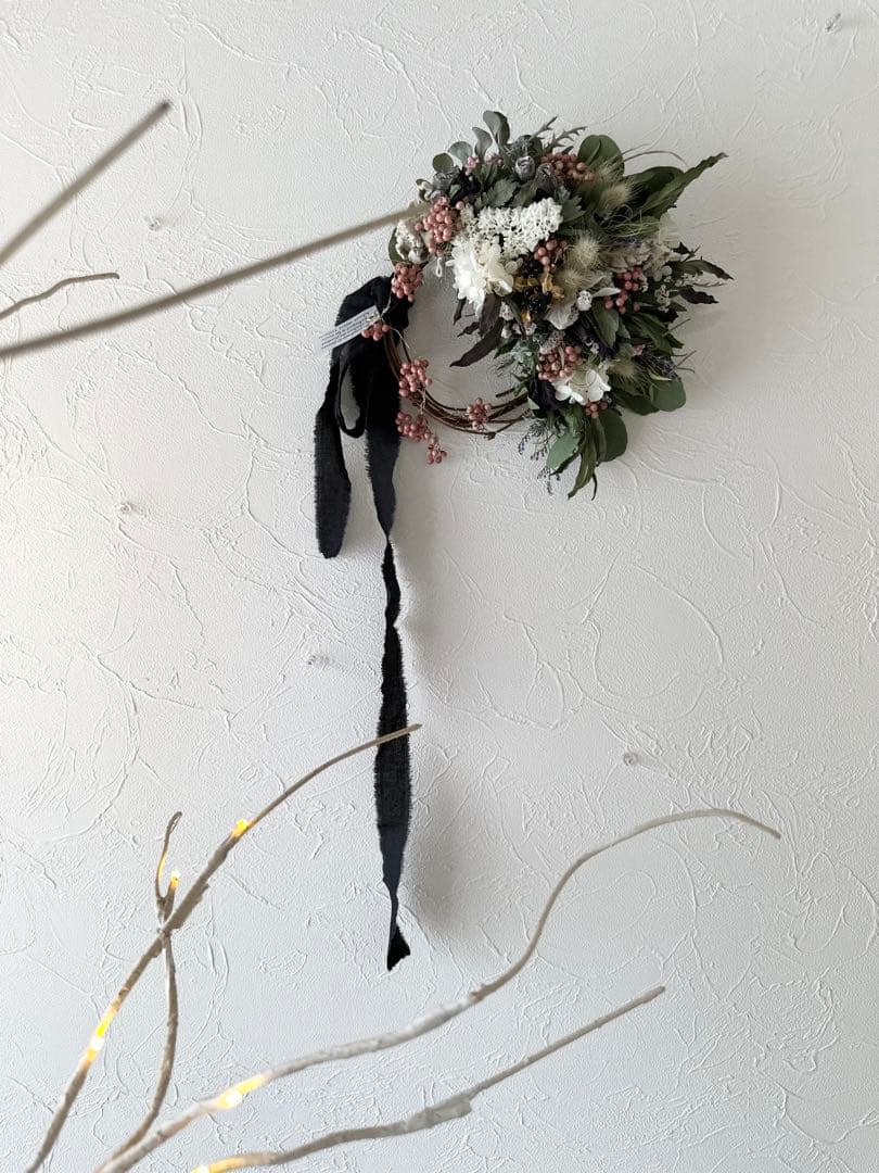 ＊ペッパーベリーとクリスマスローズのピンクのハーフリースとモビールと。＊ 27㌢