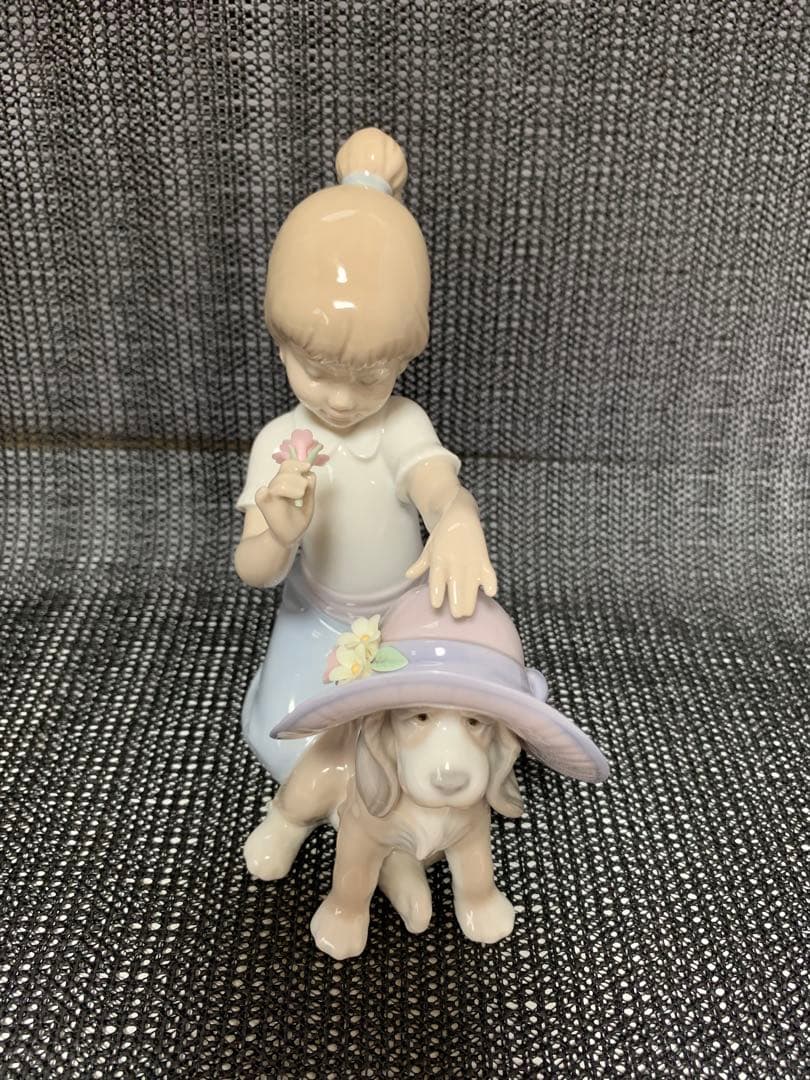 リヤドロ LLADRO 犬と少女 6862 おめかししようね 陶器人形