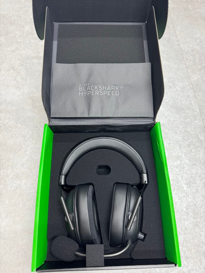 RazerBlackShark V2 HyperSpeedワイヤレスヘッドセット