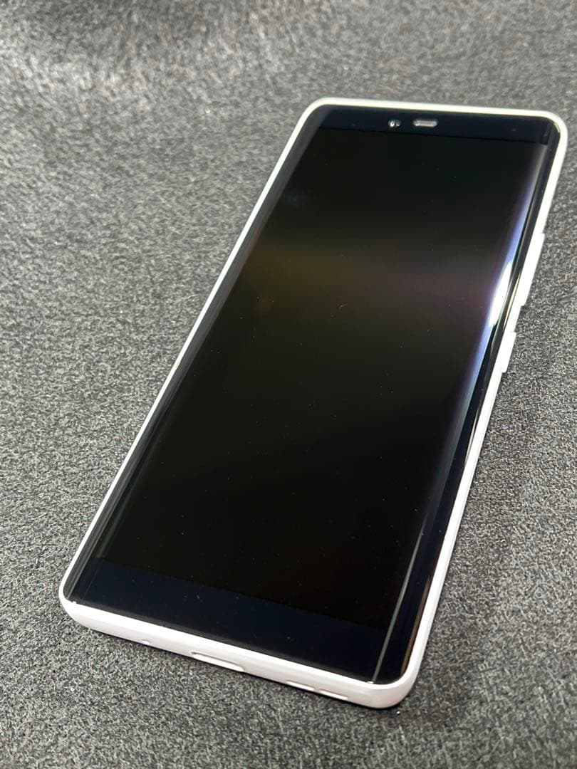Rakuten Hand 5G P780 ホワイト + 充電器