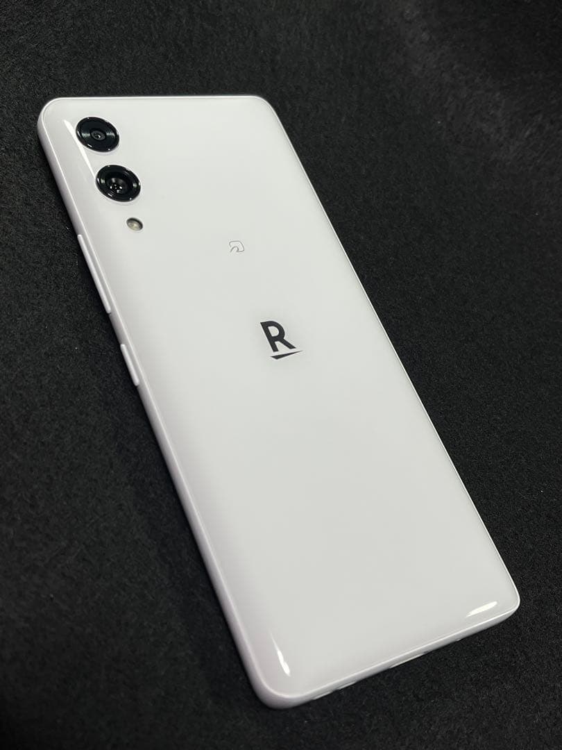 Rakuten Hand 5G P780 ホワイト + 充電器