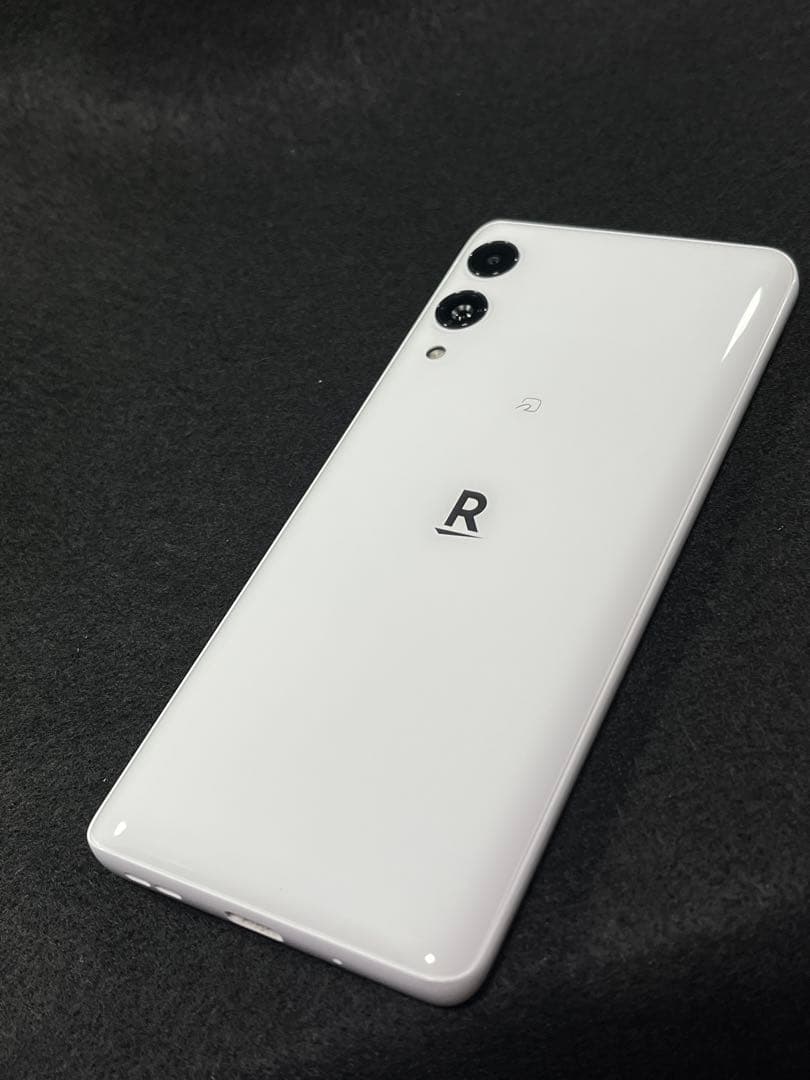 Rakuten Hand 5G P780 ホワイト + 充電器