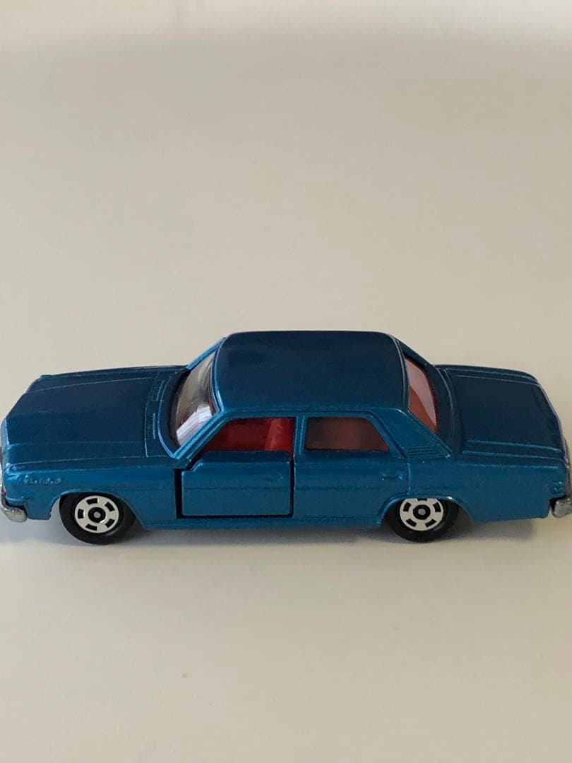 トミカ 黒箱日産プレジデント1/67ミニカー