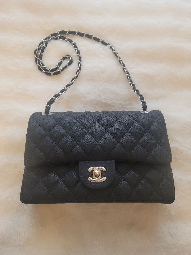 ノベルティCHANEL ブラック ショルダーバッグ マトラッセ シルバー