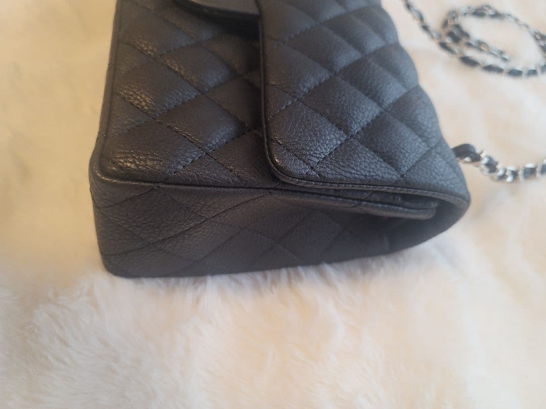 ノベルティCHANEL ブラック ショルダーバッグ マトラッセ シルバー