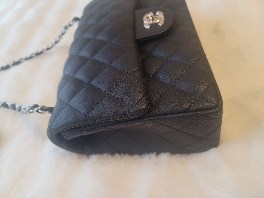 ノベルティCHANEL ブラック ショルダーバッグ マトラッセ シルバー