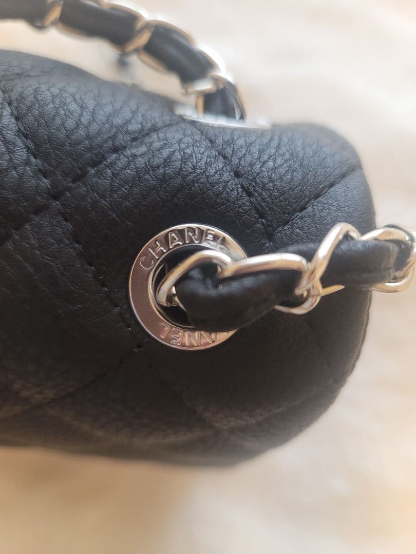 ノベルティCHANEL ブラック ショルダーバッグ マトラッセ シルバー