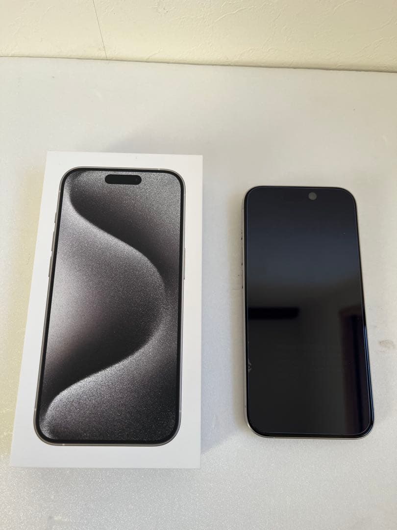 Apple iPhone 15 Pro 256GB ホワイトチタニアム