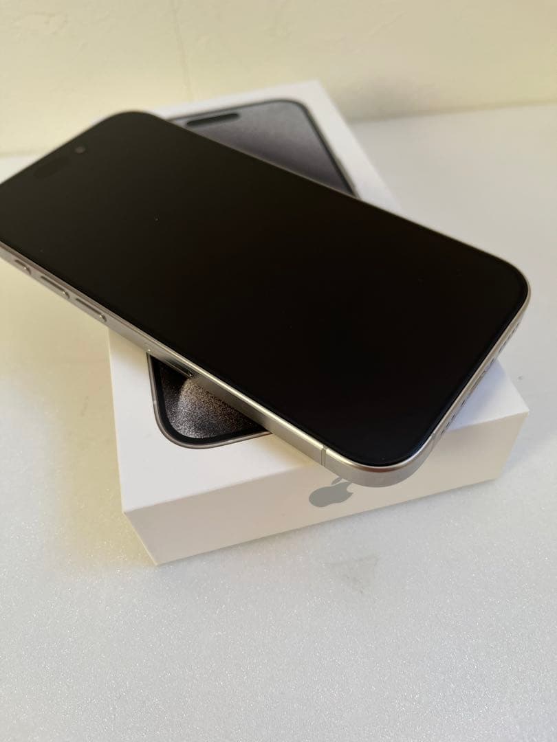 Apple iPhone 15 Pro 256GB ホワイトチタニアム