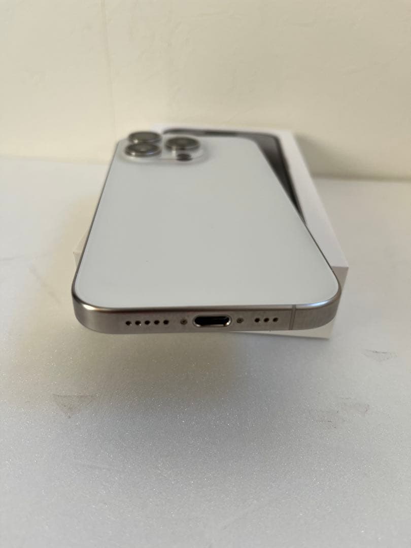 Apple iPhone 15 Pro 256GB ホワイトチタニアム