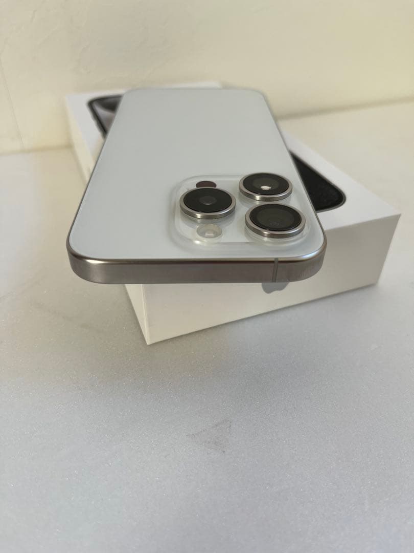 Apple iPhone 15 Pro 256GB ホワイトチタニアム