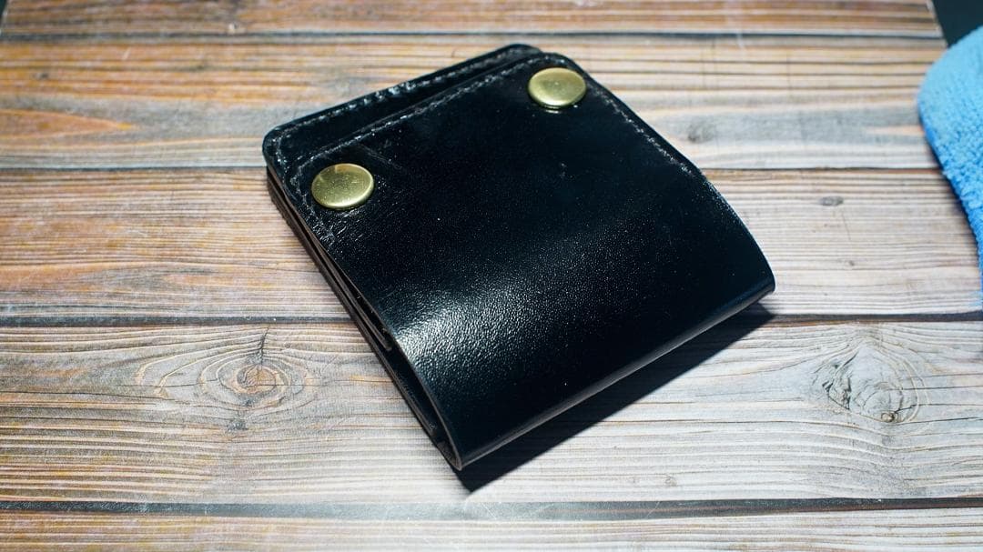 スマートトラッカーウォレット　タンニン鞣し　ブラック　茶芯　馬革手縫い