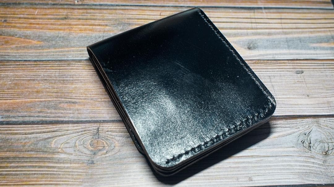 スマートトラッカーウォレット　タンニン鞣し　ブラック　茶芯　馬革手縫い