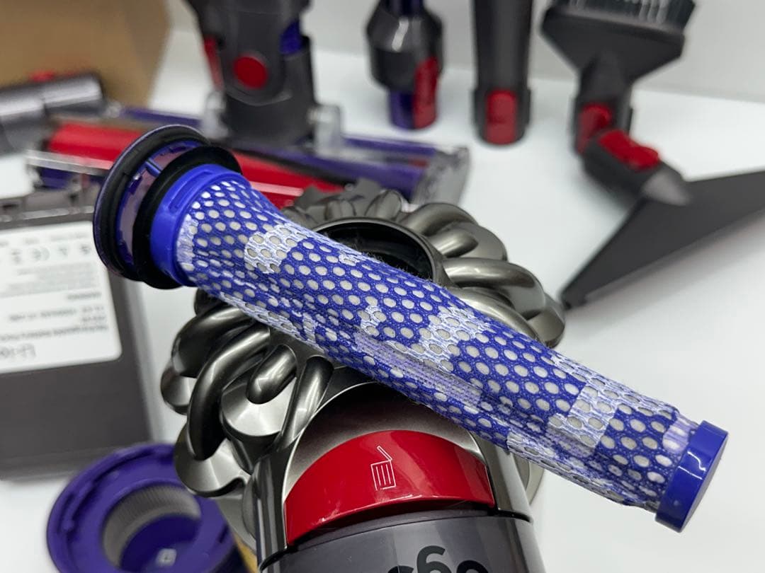 バッテリー付き　SV10K v8 fluffy+ ダイソン ハンディ　赤　掃除機