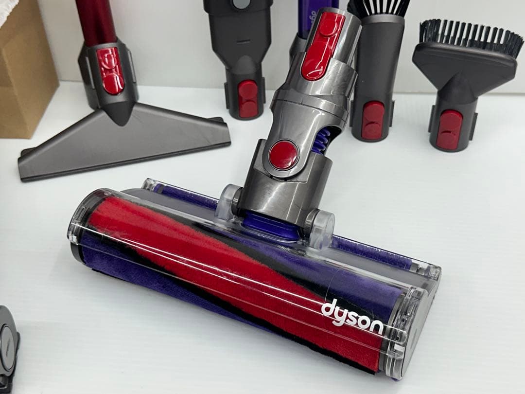 バッテリー付き　SV10K v8 fluffy+ ダイソン ハンディ　赤　掃除機