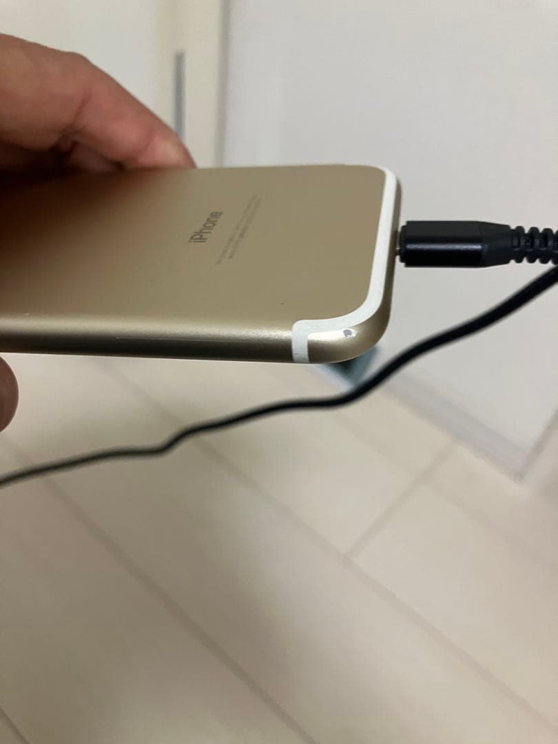 綺麗です！Apple iPhone 7 ゴールド 本体 小傷１箇所