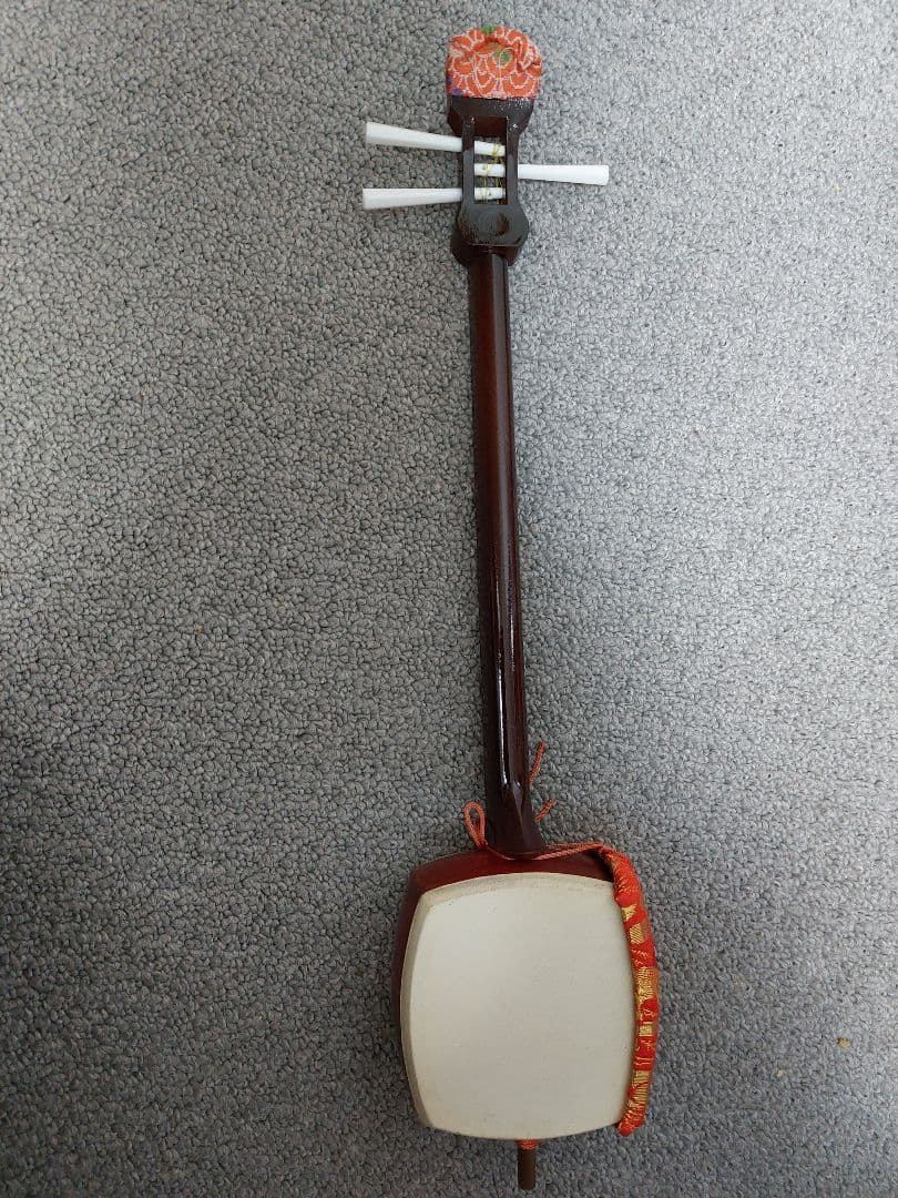【箱付き】三味線本体 白・赤