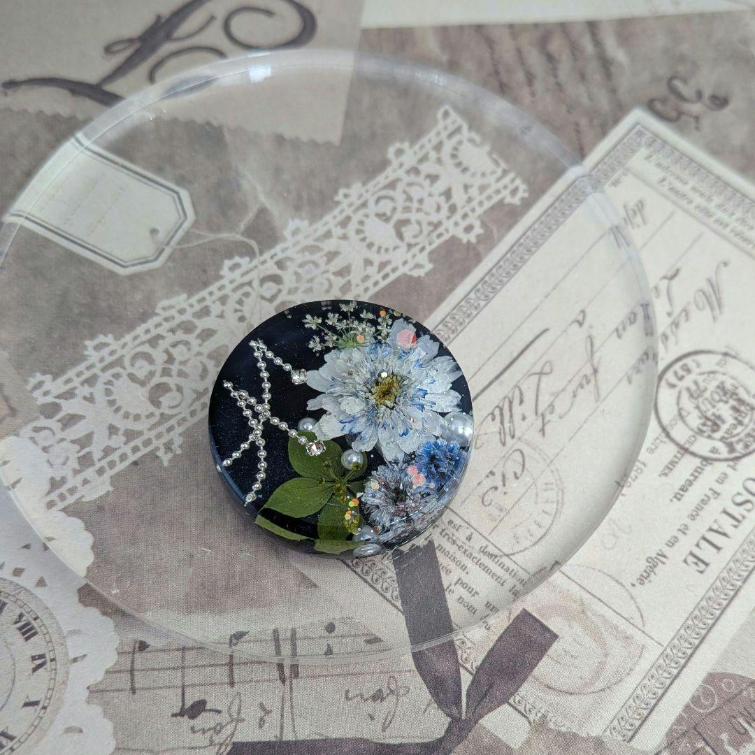 ＃463 ディープブルー✴マトリカリア✴レジンヘアゴムキーホルダーブローチ