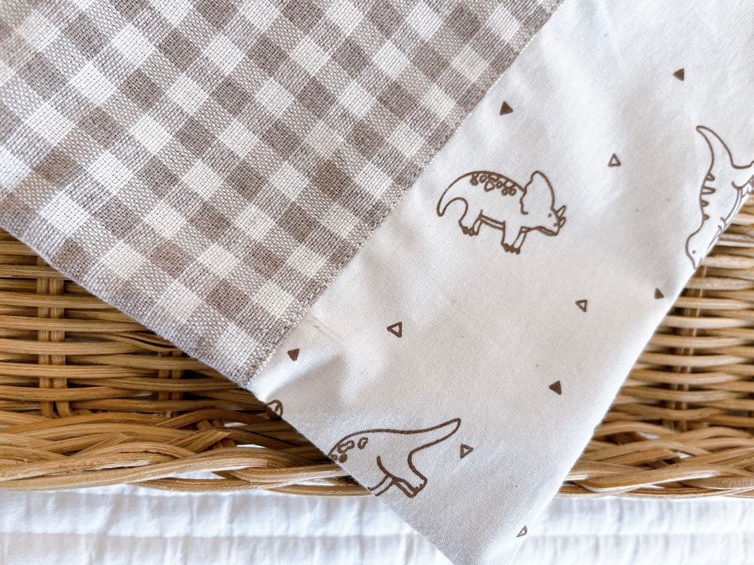 ハンドメイド✳︎恐竜柄✖️チェック　巾着　コップ袋などに♩