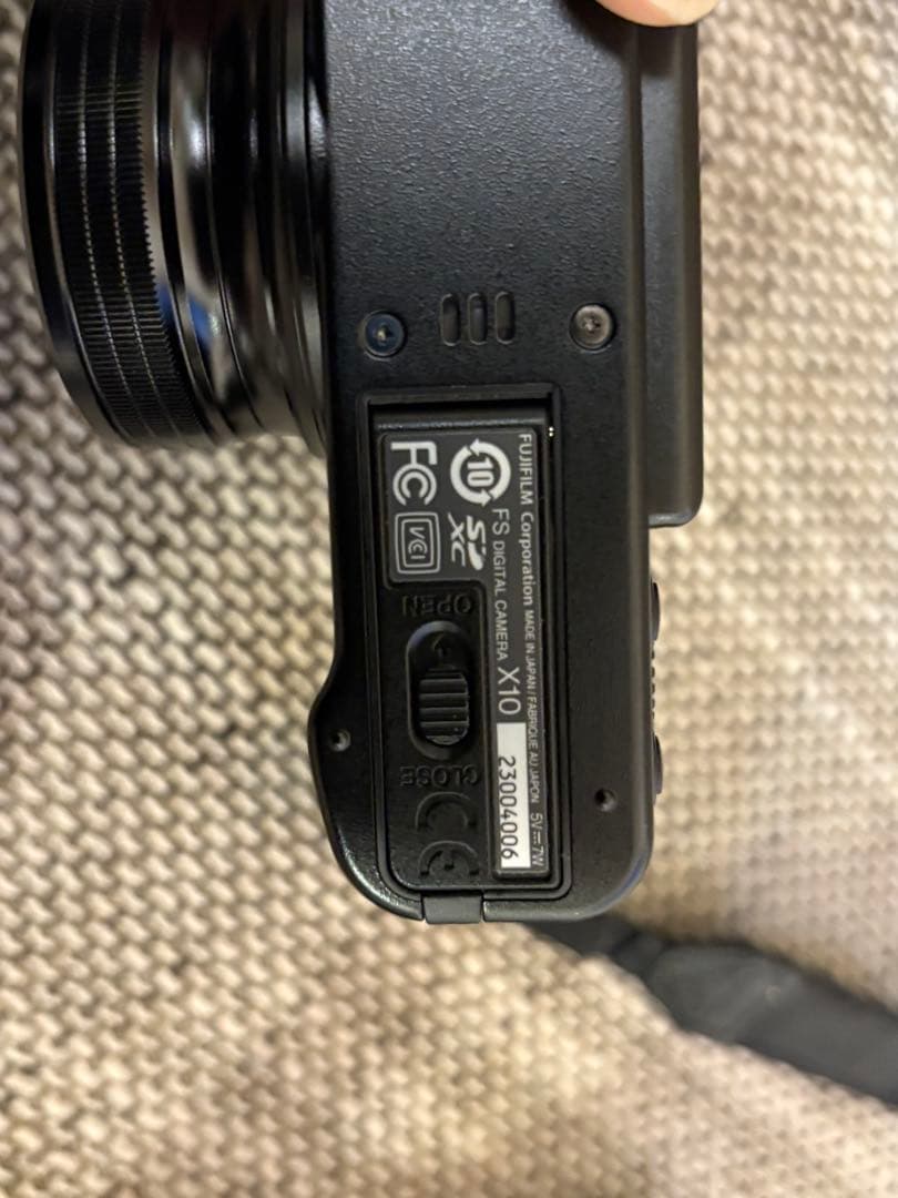 【美品】FUJIFILM X10後期23番台 革ケース＆電池3個付