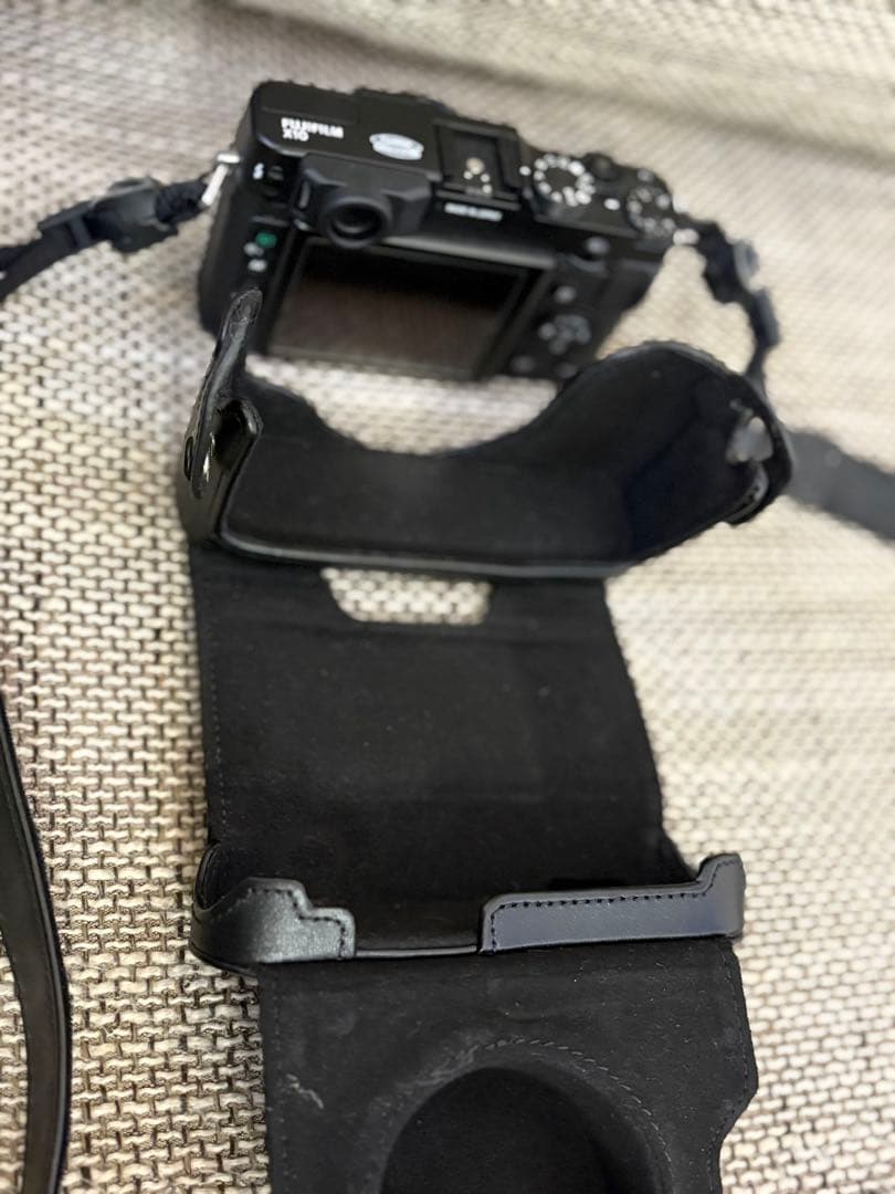 【美品】FUJIFILM X10後期23番台 革ケース＆電池3個付