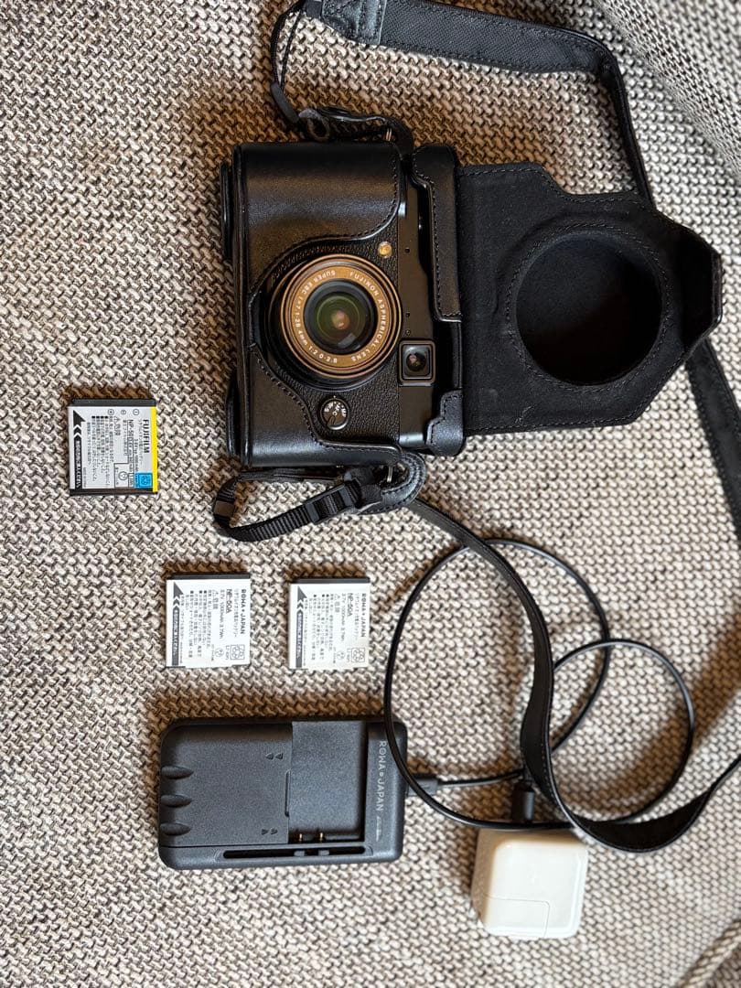 【美品】FUJIFILM X10後期23番台 革ケース＆電池3個付