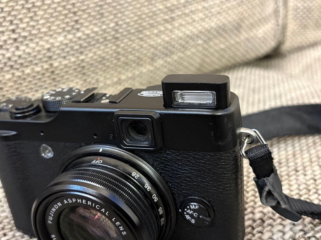 【美品】FUJIFILM X10後期23番台 革ケース＆電池3個付