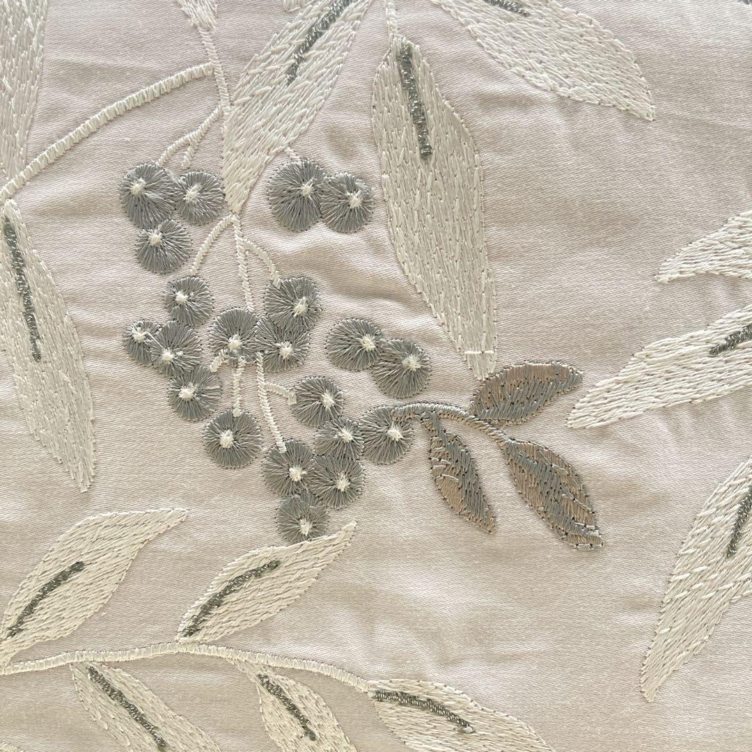 ローラアシュレイイギリス老舗　一面刺繍枕クッション　フェザーパッド　新品