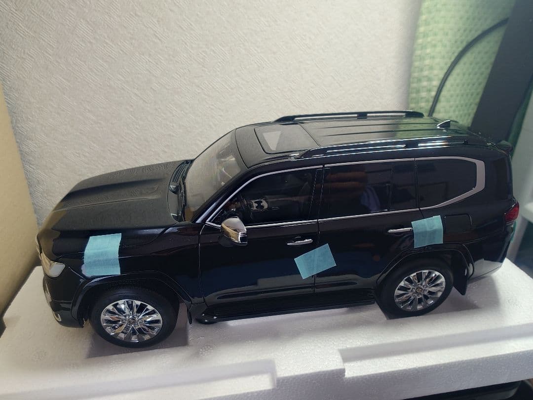 LCD Models 1/18 ランドクルーザー300 ZX