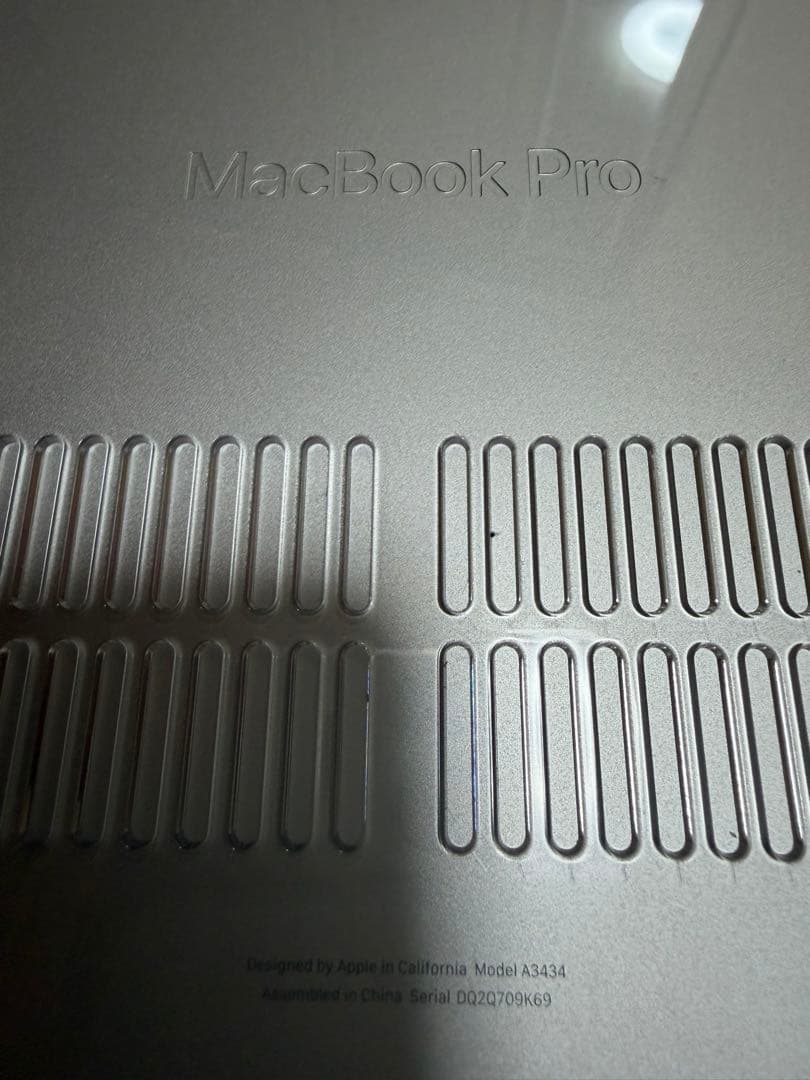 2025 MacBook Pro 10 コアCPU 10 コアGPU M5チップ