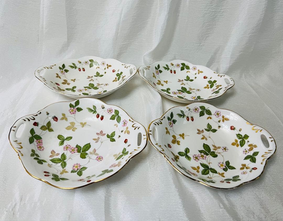  フラワーパターン 皿 【4枚セット】