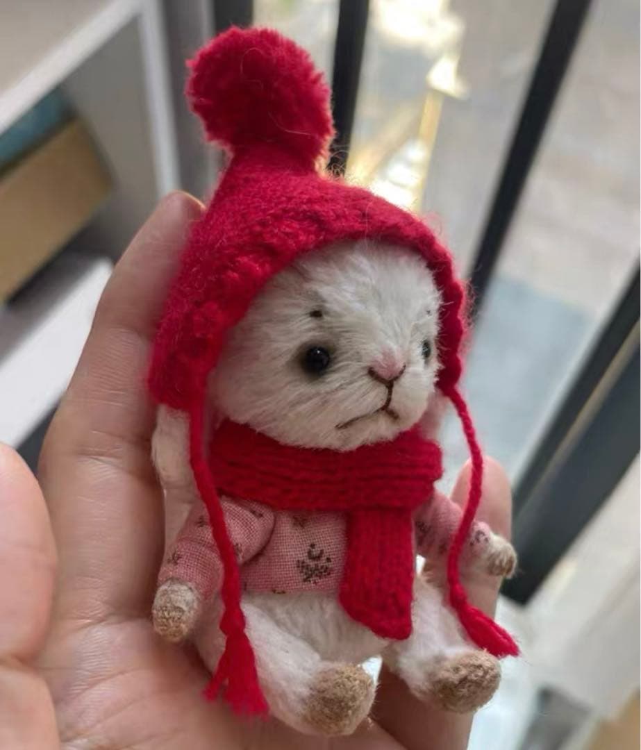 ボンボン帽子の垂れ耳うさぎ アーティストベア 海外作家 ハンドメイド ぬいぐるみ