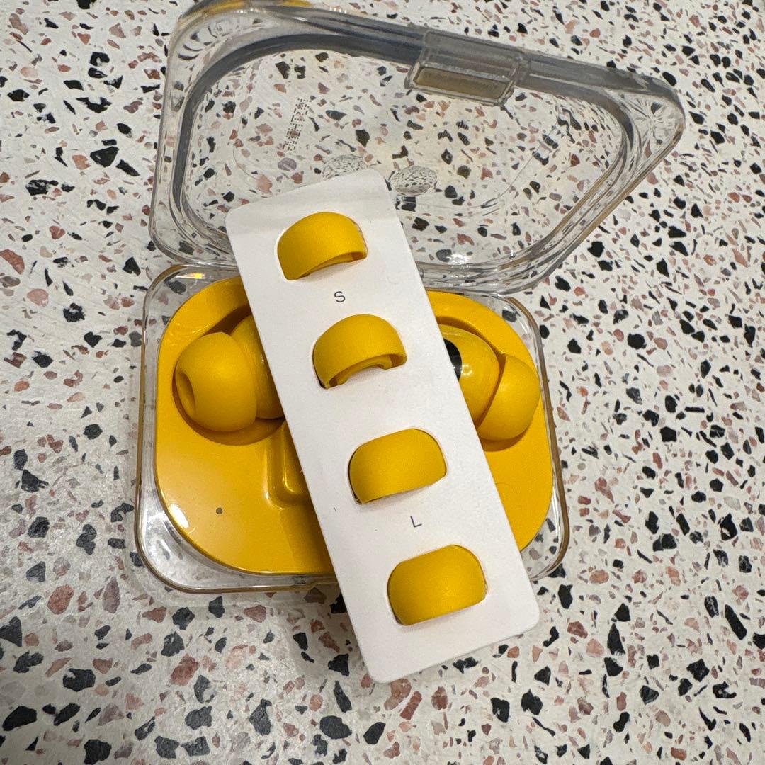 Nothing Ear (a) イエロー ワイヤレスイヤホン　中古美品