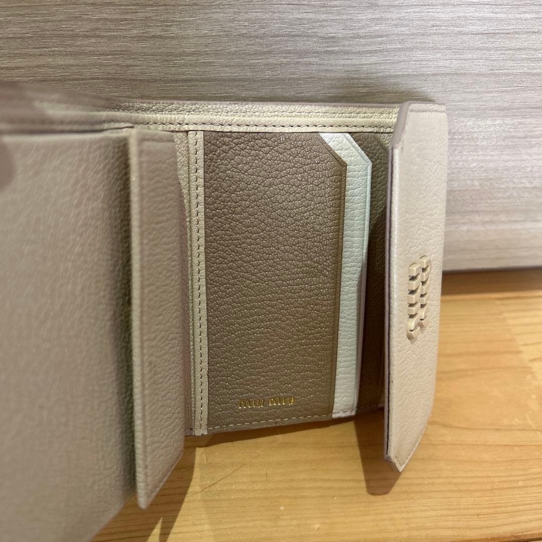 折り畳み財布　MIUMIU