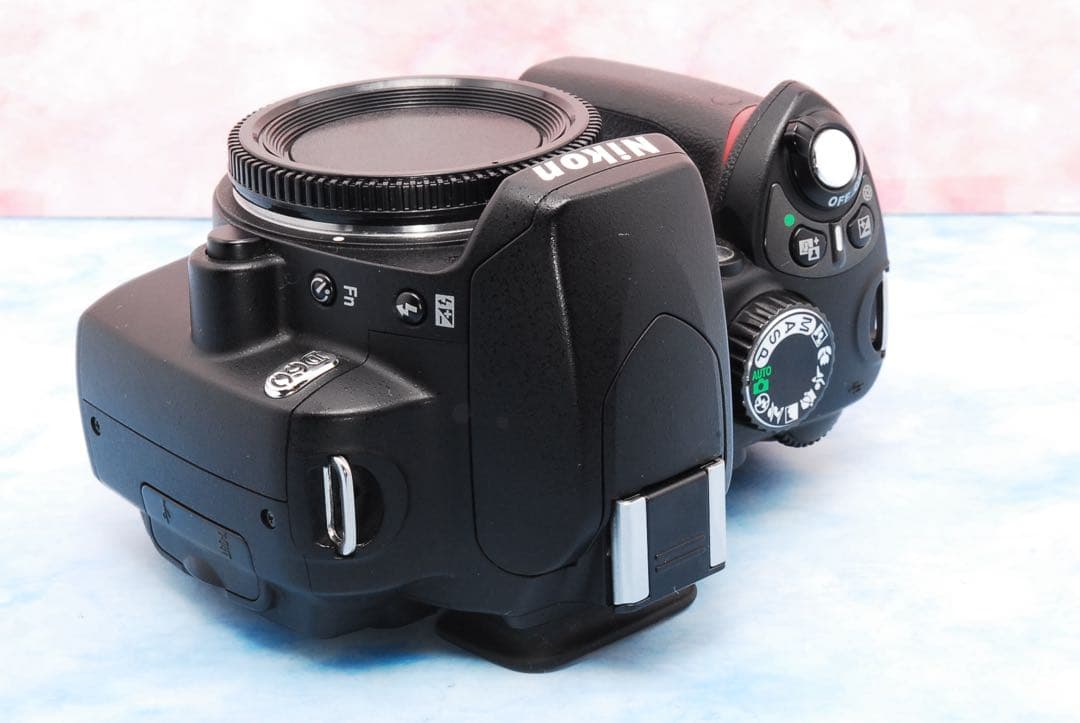 Nikon D60✨小型＆軽量✨一眼レフカメラ✨手ぶれ補正Wレンズ✨簡単撮影