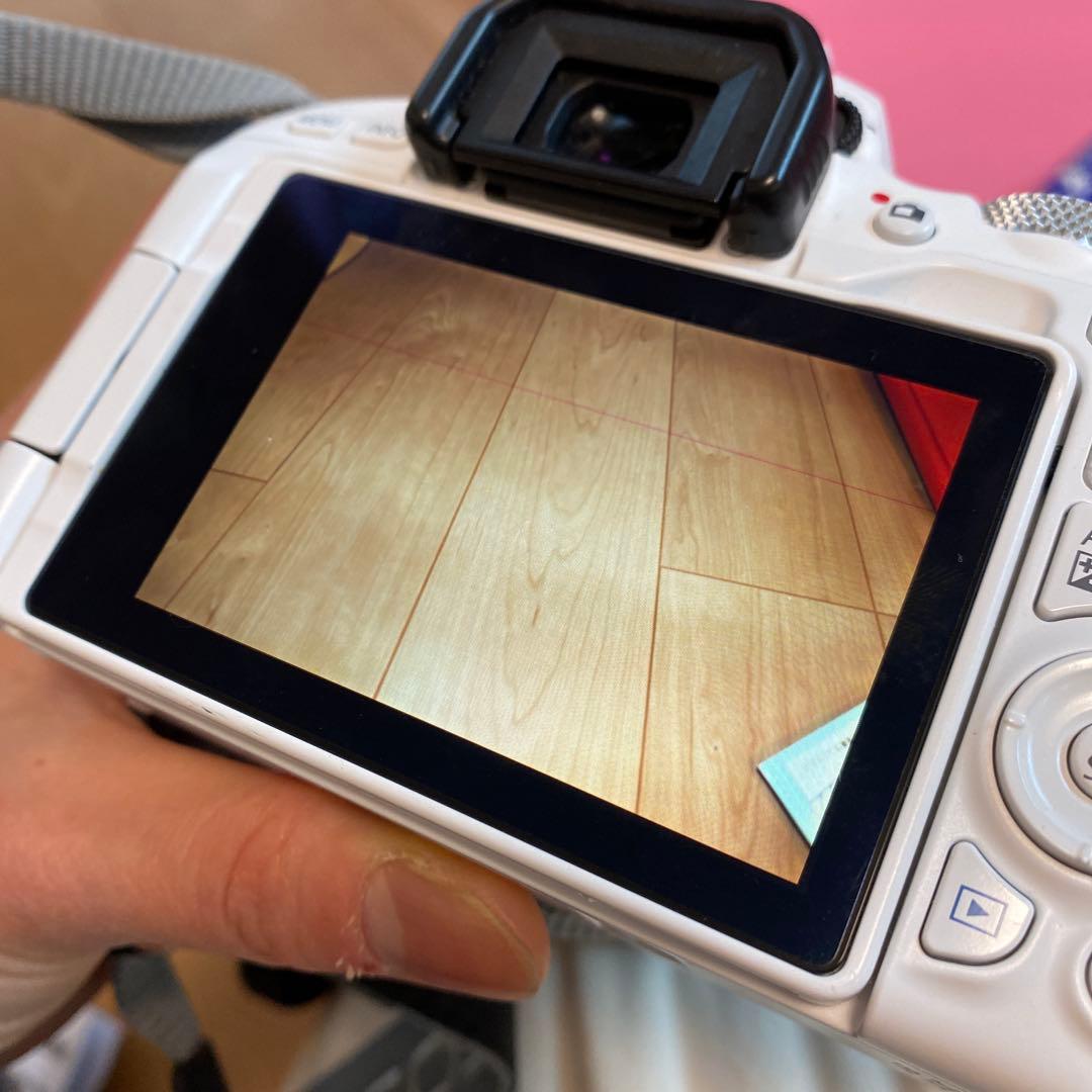 保証書有り　Canon EOS Kiss X9 ホワイト レンズ付き