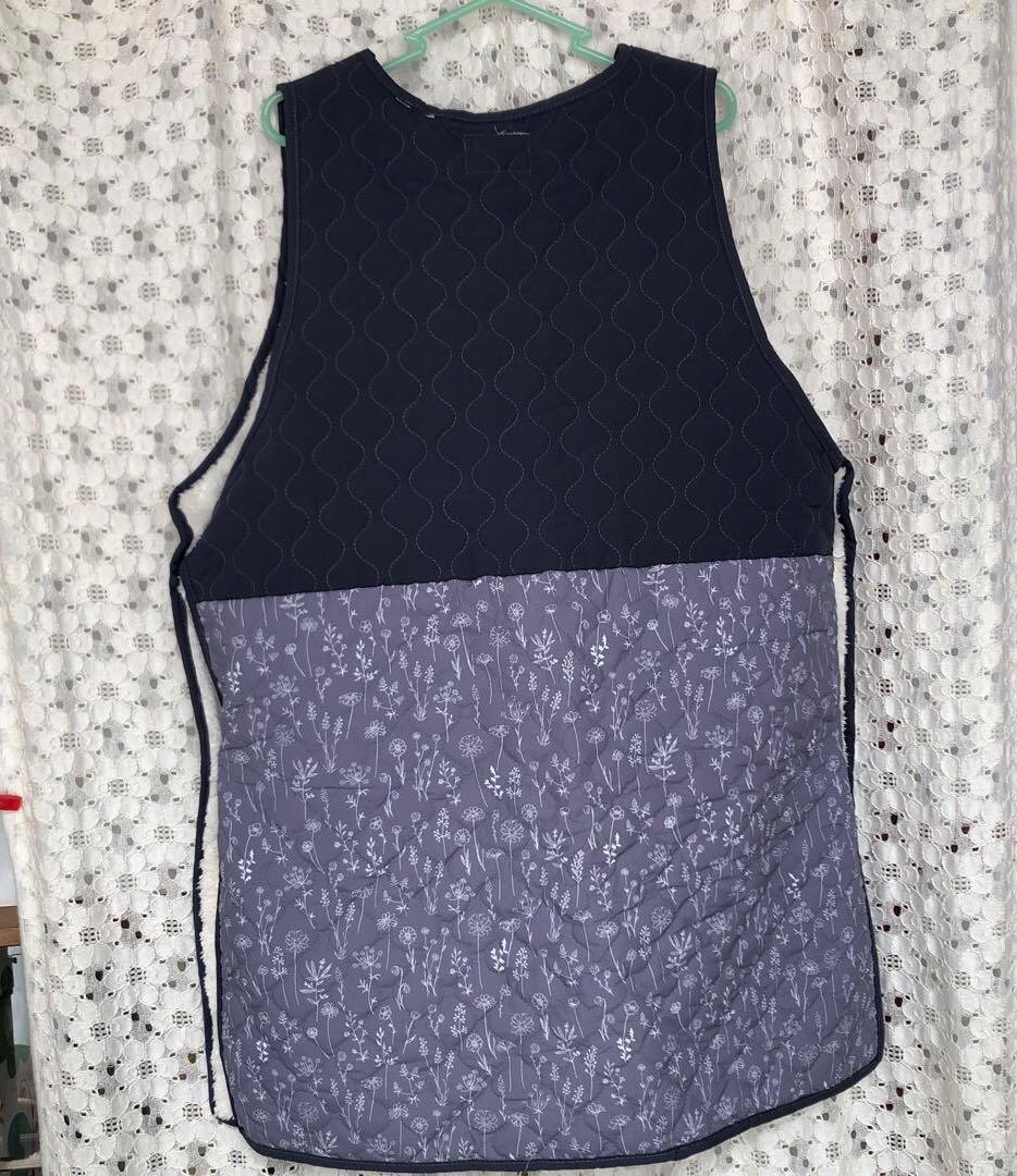 ミオキルトタブリエ　キルティングエプロン ネイビーとグレー花柄