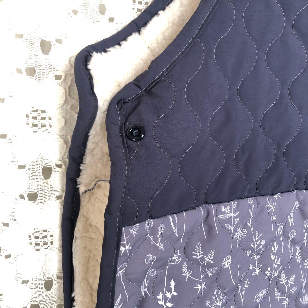 ミオキルトタブリエ　キルティングエプロン ネイビーとグレー花柄