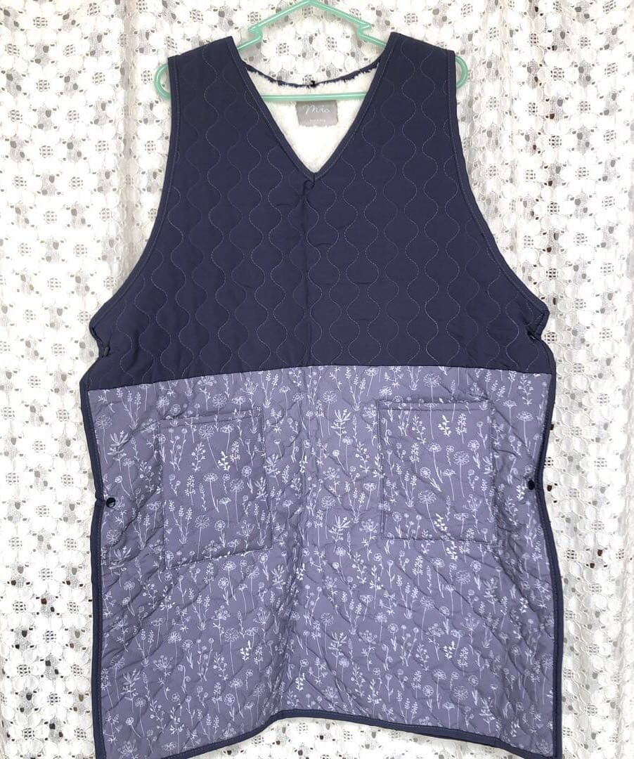 ミオキルトタブリエ　キルティングエプロン ネイビーとグレー花柄