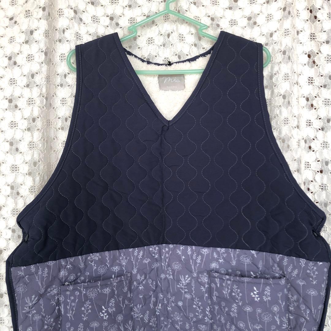 ミオキルトタブリエ　キルティングエプロン ネイビーとグレー花柄
