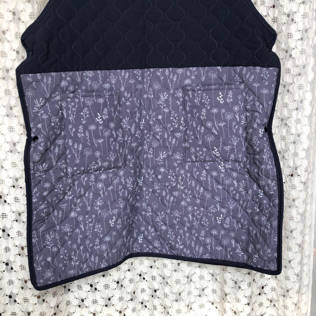 ミオキルトタブリエ　キルティングエプロン ネイビーとグレー花柄