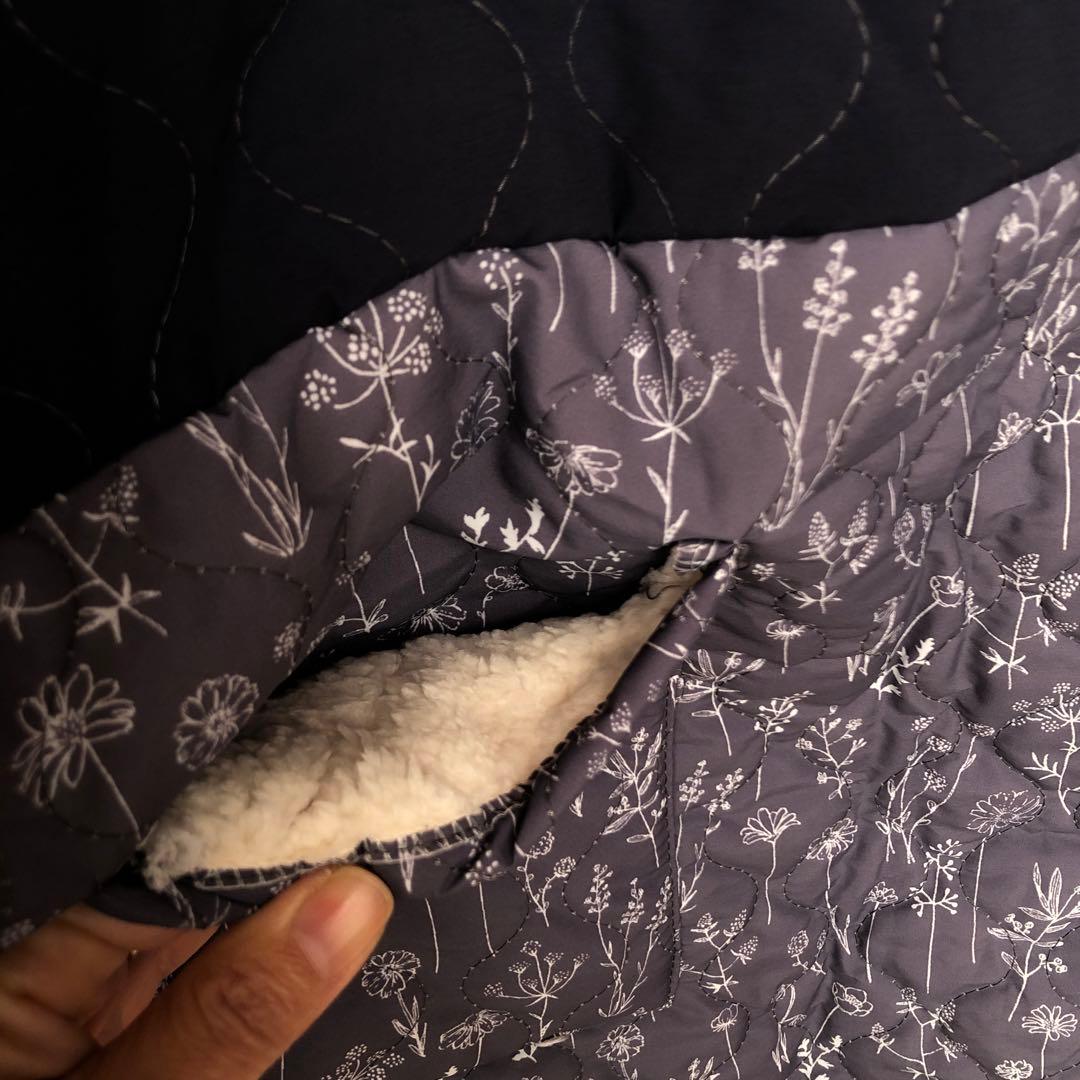 ミオキルトタブリエ　キルティングエプロン ネイビーとグレー花柄