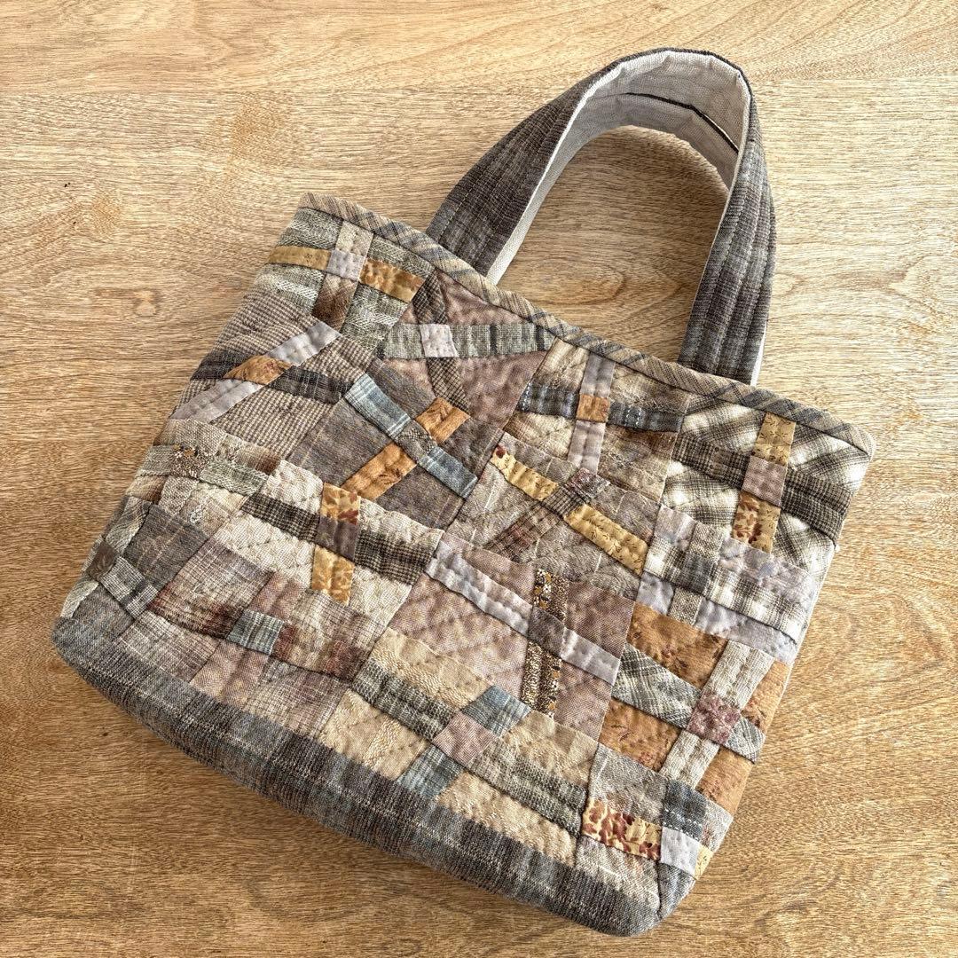パッチワークキルト　トープカラーとハウスのトートバック　ハンドメイド