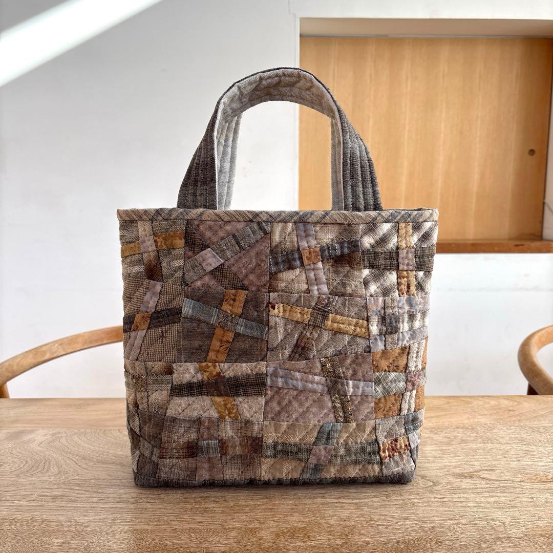 パッチワークキルト　トープカラーとハウスのトートバック　ハンドメイド