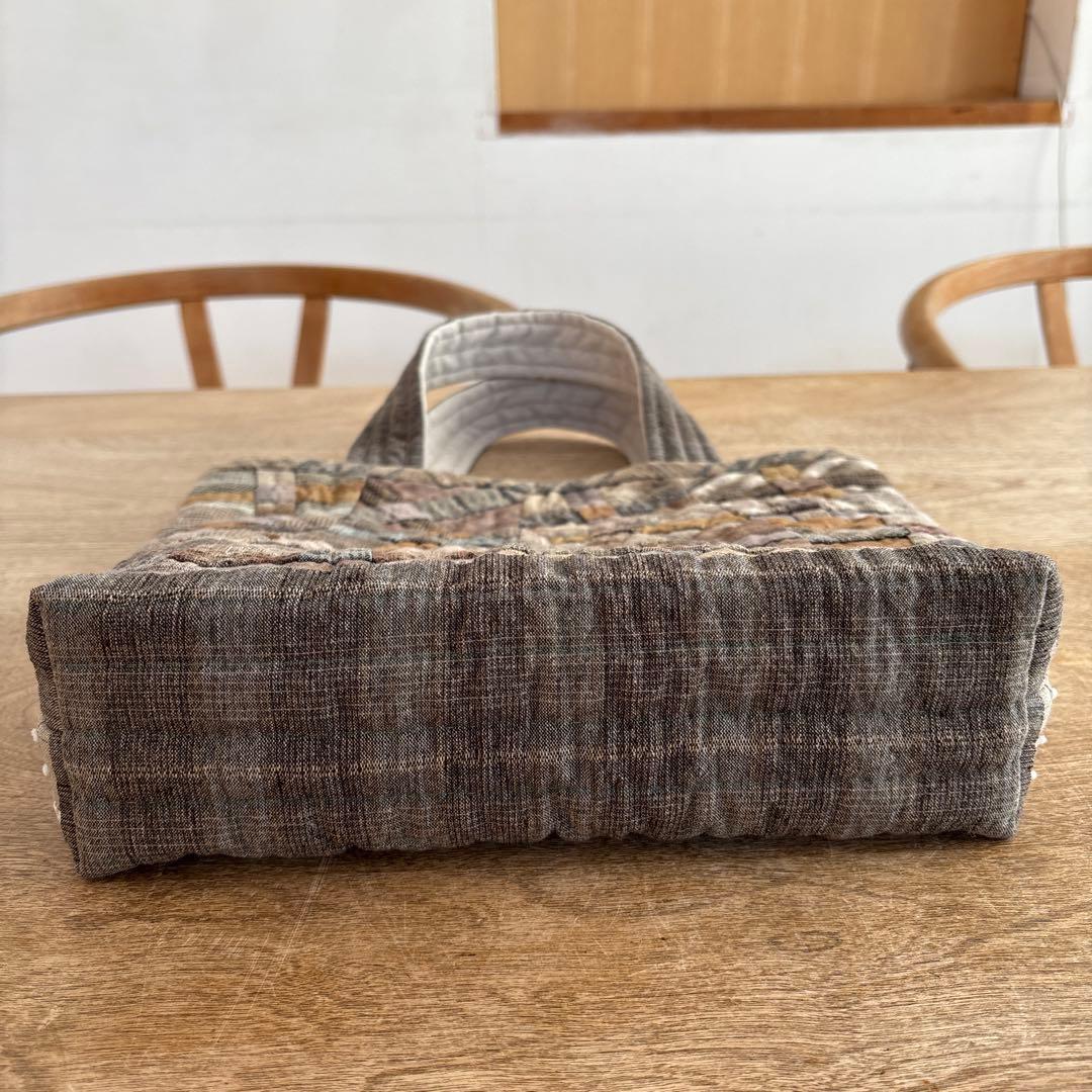 パッチワークキルト　トープカラーとハウスのトートバック　ハンドメイド