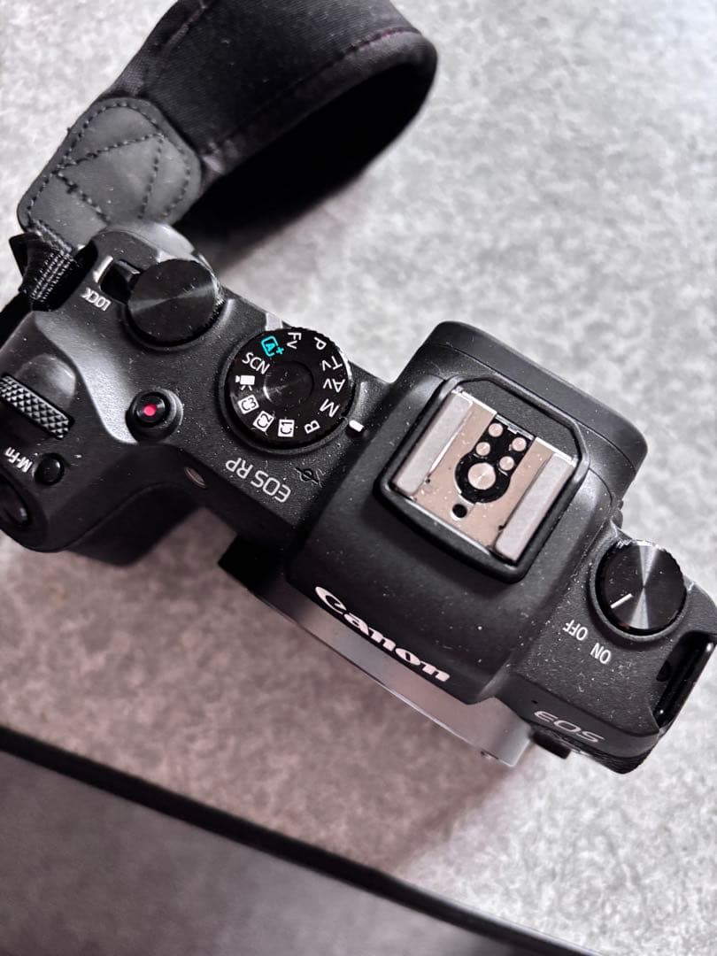 Canon EOS RPボディミラーレスカメラ　バッテリー2個付き