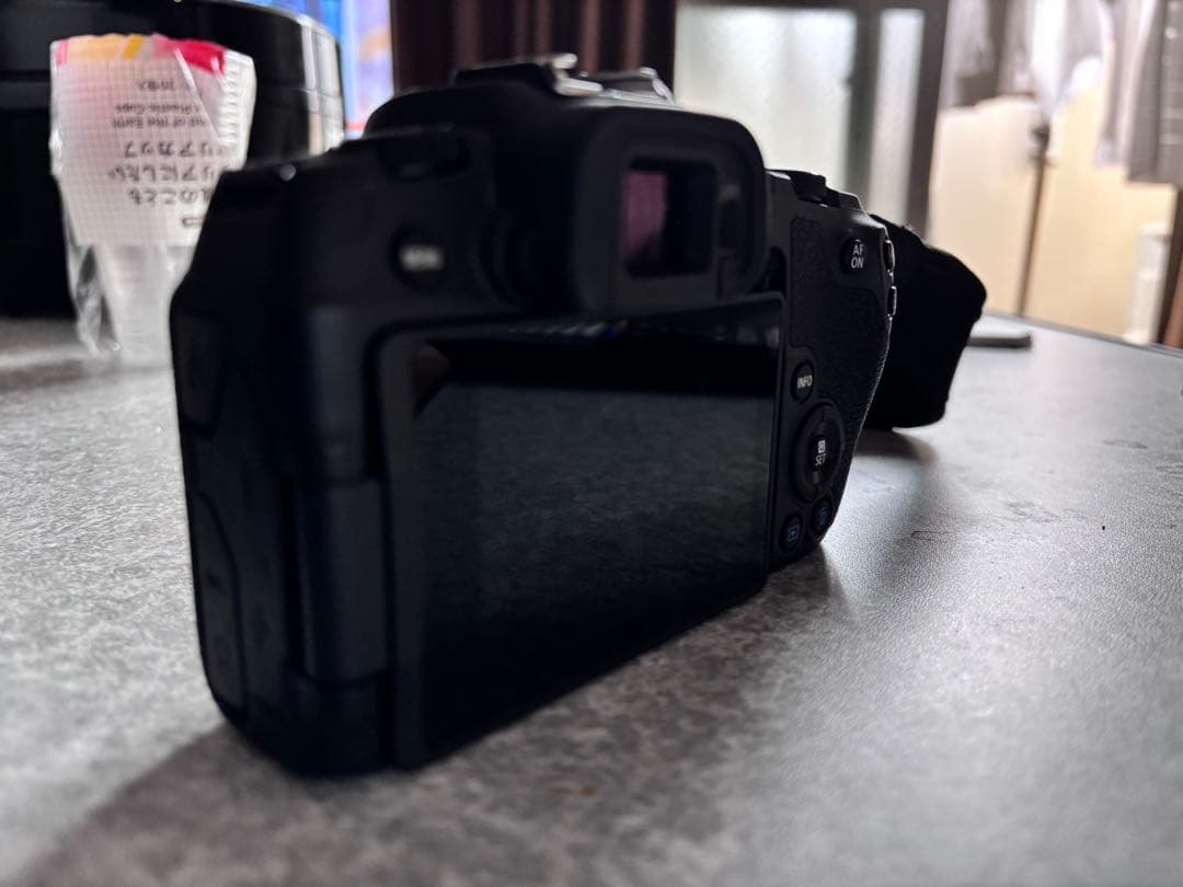 Canon EOS RPボディミラーレスカメラ　バッテリー2個付き