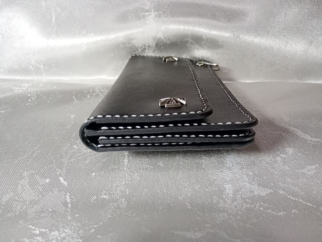 黒色　トラッカーウォレット　牛革　たつのレザー　植物タンニン鞣し　三層二つ折り