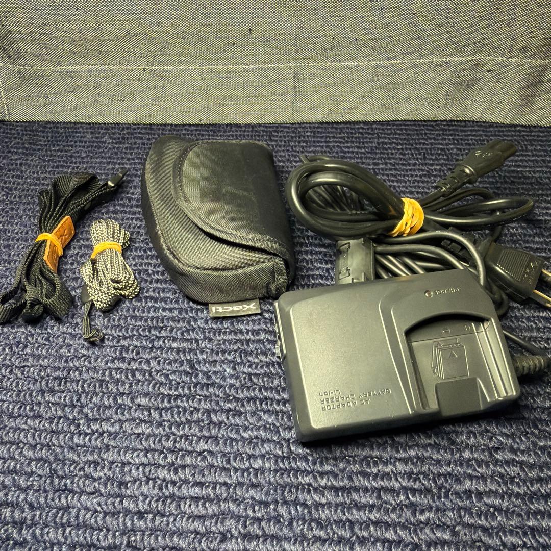 【ジャンク】SANYO　Xacti　DMX-C4　アクティブオレンジ